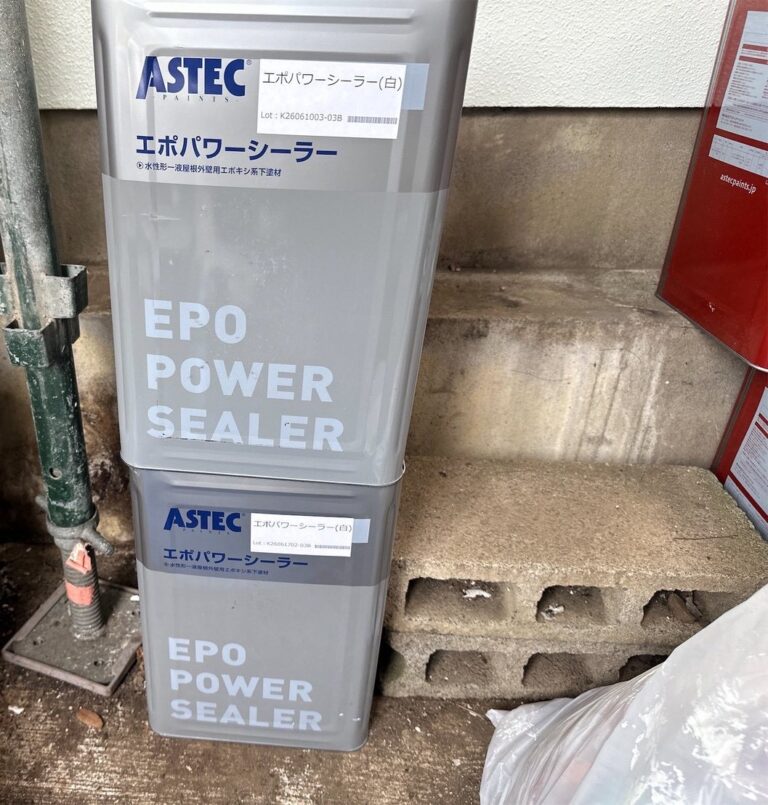 下塗りに使用したアステックペイントのエポパワーシーラー(白)