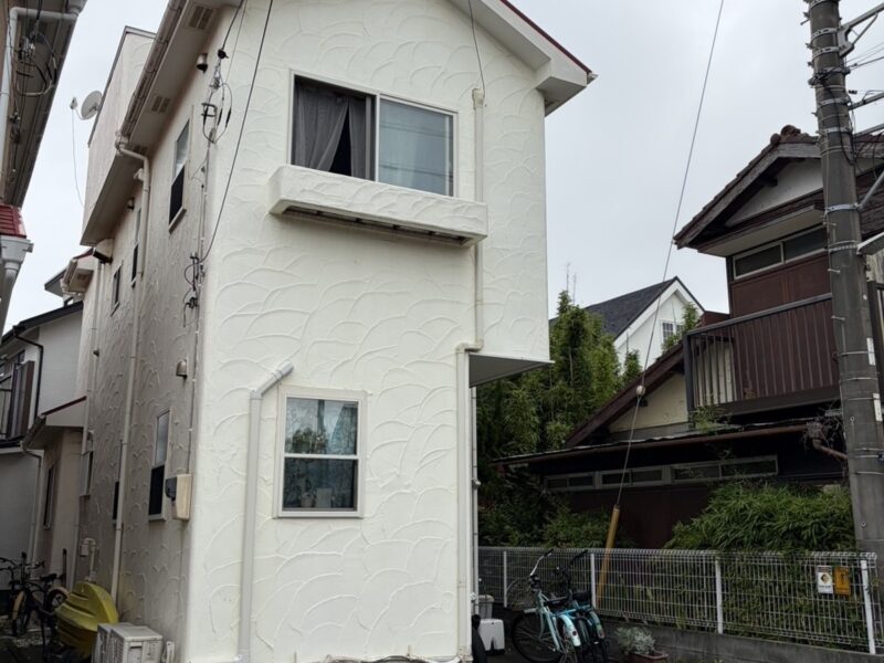 【施工事例(茅ヶ崎市)】白い外壁から鮮やかなブルーへ！外壁塗装工事が完工しました