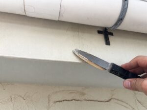 茅ヶ崎市の外壁と幕板の取り合いのシーリング作業